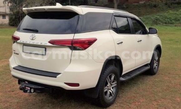 Buy Used Toyota Fortuner White Car in Beitbridge in Matabeleland South Buy Used Toyota Fortuner White Car in Beitbridge in Matabeleland South