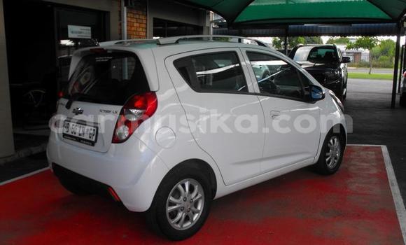 Acheter Occasion Voiture Chevrolet Spark Blanc à Beitbridge, Matabeleland South Acheter Occasion Voiture Chevrolet Spark Blanc à Beitbridge, Matabeleland South
