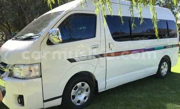 Buy Used Toyota Hiace White Car in Beitbridge in Matabeleland South Buy Used Toyota Hiace White Car in Beitbridge in Matabeleland South