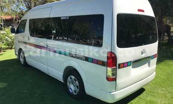 Buy Used Toyota Hiace White Car in Beitbridge in Matabeleland South Buy Used Toyota Hiace White Car in Beitbridge in Matabeleland South