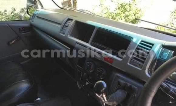 Buy Used Toyota Hiace White Car in Beitbridge in Matabeleland South Buy Used Toyota Hiace White Car in Beitbridge in Matabeleland South