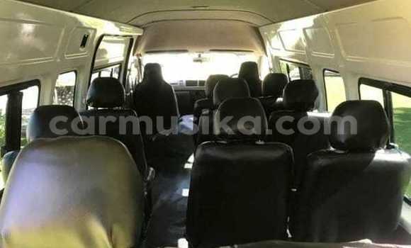 Buy Used Toyota Hiace White Car in Beitbridge in Matabeleland South Buy Used Toyota Hiace White Car in Beitbridge in Matabeleland South