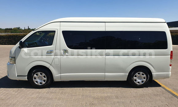 Nunua Ilio tumika Toyota Hiace Nyeupe Gari ndani ya Beitbridge nchini Matabeleland Kusini Nunua Ilio tumika Toyota Hiace Nyeupe Gari ndani ya Beitbridge nchini Matabeleland Kusini