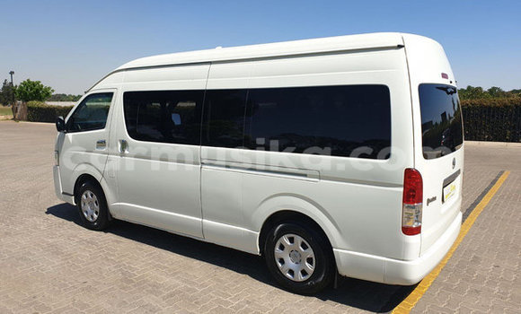 Nunua Ilio tumika Toyota Hiace Nyeupe Gari ndani ya Beitbridge nchini Matabeleland Kusini Nunua Ilio tumika Toyota Hiace Nyeupe Gari ndani ya Beitbridge nchini Matabeleland Kusini