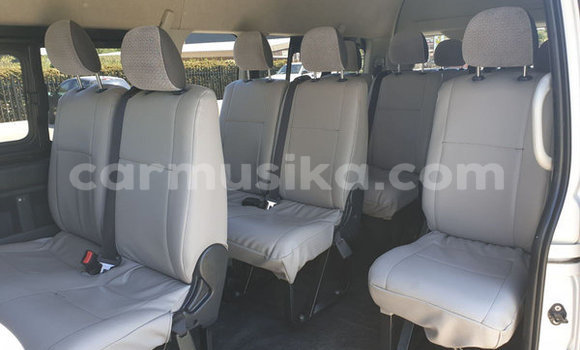 Nunua Ilio tumika Toyota Hiace Nyeupe Gari ndani ya Beitbridge nchini Matabeleland Kusini Nunua Ilio tumika Toyota Hiace Nyeupe Gari ndani ya Beitbridge nchini Matabeleland Kusini