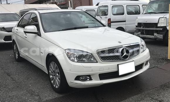 Nunua Ilio tumika Mercedes‒Benz C–Class Nyeupe Gari ndani ya Beitbridge nchini Matabeleland Kusini