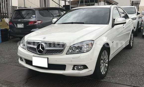 Acheter Occasion Voiture Mercedes‒Benz C–Class Blanc à Beitbridge, Matabeleland South Acheter Occasion Voiture Mercedes‒Benz C–Class Blanc à Beitbridge, Matabeleland South