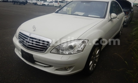 Nunua Ilio tumika Mercedes‒Benz S–Class Nyeupe Gari ndani ya Beitbridge nchini Matabeleland Kusini