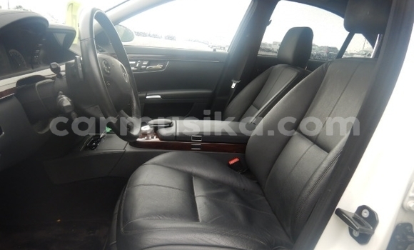 Nunua Ilio tumika Mercedes‒Benz S–Class Nyeupe Gari ndani ya Beitbridge nchini Matabeleland Kusini Nunua Ilio tumika Mercedes‒Benz S–Class Nyeupe Gari ndani ya Beitbridge nchini Matabeleland Kusini