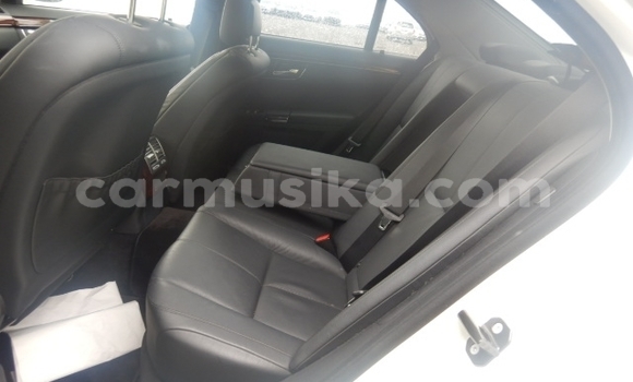 Nunua Ilio tumika Mercedes‒Benz S–Class Nyeupe Gari ndani ya Beitbridge nchini Matabeleland Kusini Nunua Ilio tumika Mercedes‒Benz S–Class Nyeupe Gari ndani ya Beitbridge nchini Matabeleland Kusini