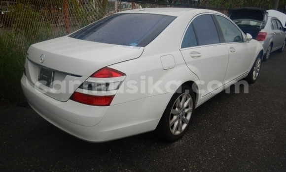 Nunua Ilio tumika Mercedes‒Benz S–Class Nyeupe Gari ndani ya Beitbridge nchini Matabeleland Kusini Nunua Ilio tumika Mercedes‒Benz S–Class Nyeupe Gari ndani ya Beitbridge nchini Matabeleland Kusini