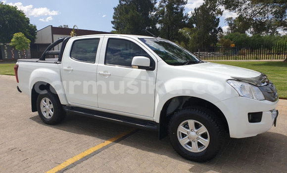 Buy Used Isuzu D–MAX White Car in Beitbridge in Matabeleland South