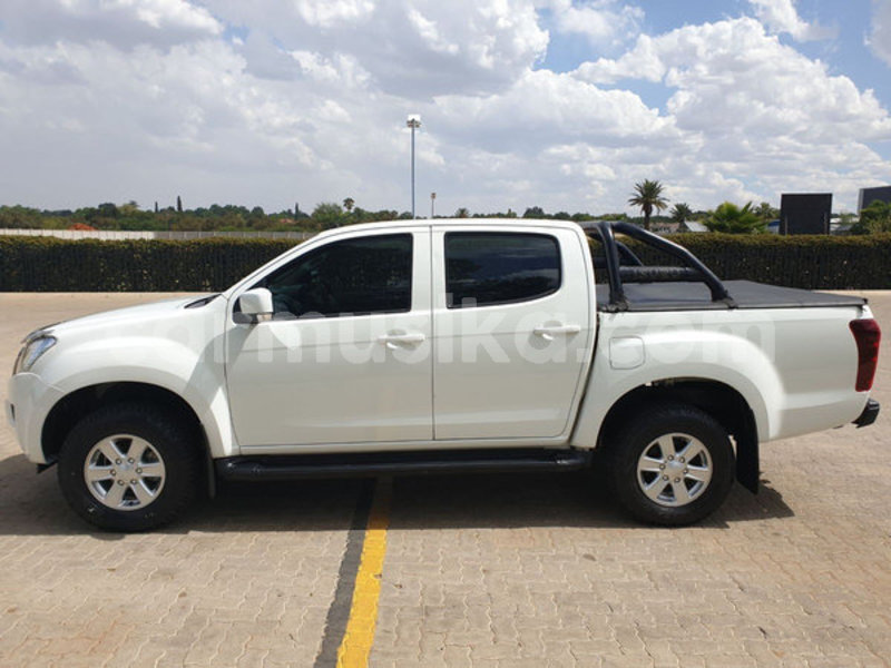 Big with watermark isuzu d max matabeleland south beitbridge 18654