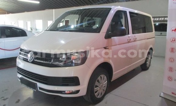 Tenga Tsaru Volkswagen Caravelle Chena Mota in Beitbridge in Matabeleland South