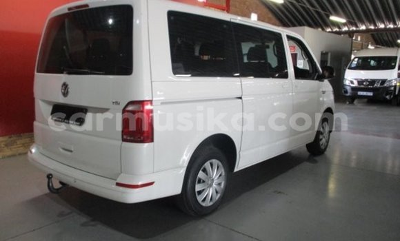 Acheter Occasion Voiture Volkswagen Caravelle Blanc à Beitbridge, Matabeleland South Acheter Occasion Voiture Volkswagen Caravelle Blanc à Beitbridge, Matabeleland South