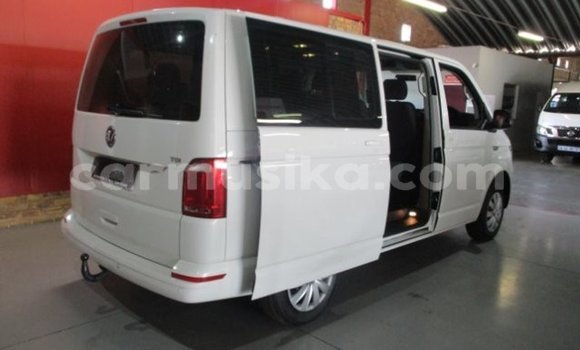 Acheter Occasion Voiture Volkswagen Caravelle Blanc à Beitbridge, Matabeleland South Acheter Occasion Voiture Volkswagen Caravelle Blanc à Beitbridge, Matabeleland South