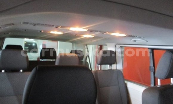 Acheter Occasion Voiture Volkswagen Caravelle Blanc à Beitbridge, Matabeleland South Acheter Occasion Voiture Volkswagen Caravelle Blanc à Beitbridge, Matabeleland South