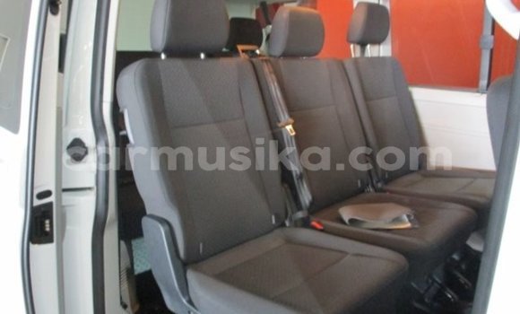 Acheter Occasion Voiture Volkswagen Caravelle Blanc à Beitbridge, Matabeleland South Acheter Occasion Voiture Volkswagen Caravelle Blanc à Beitbridge, Matabeleland South