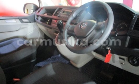 Acheter Occasion Voiture Volkswagen Caravelle Blanc à Beitbridge, Matabeleland South Acheter Occasion Voiture Volkswagen Caravelle Blanc à Beitbridge, Matabeleland South