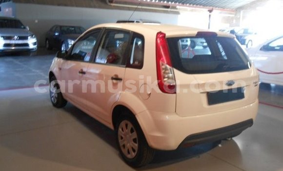 Acheter Occasion Voiture Ford Focus Blanc à Beitbridge, Matabeleland South Acheter Occasion Voiture Ford Focus Blanc à Beitbridge, Matabeleland South