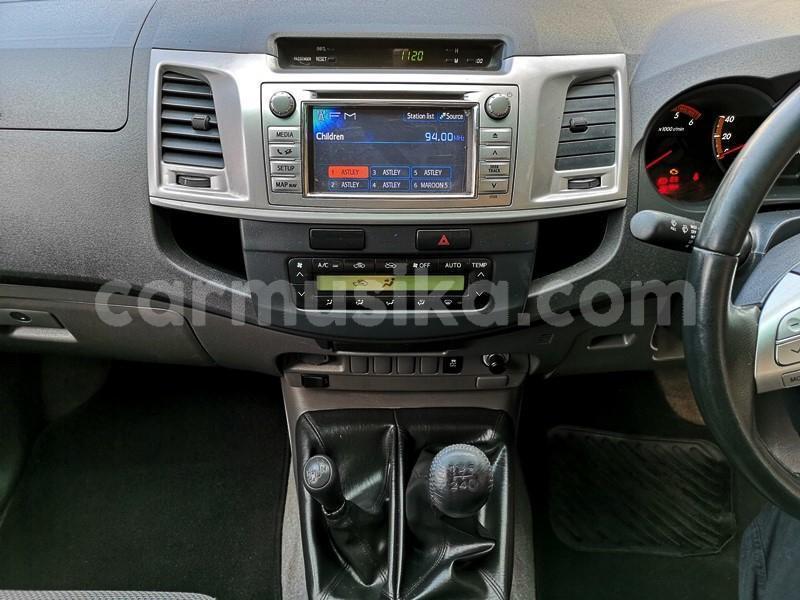 Big with watermark 2013 hilux 3d manual 9