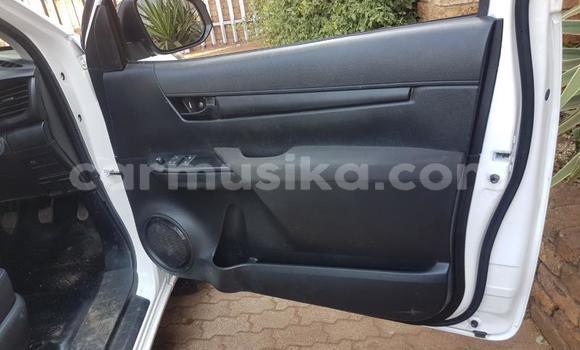 Tenga Tsaru Toyota Hilux Chena Mota in Beitbridge in Matabeleland South Tenga Tsaru Toyota Hilux Chena Mota in Beitbridge in Matabeleland South