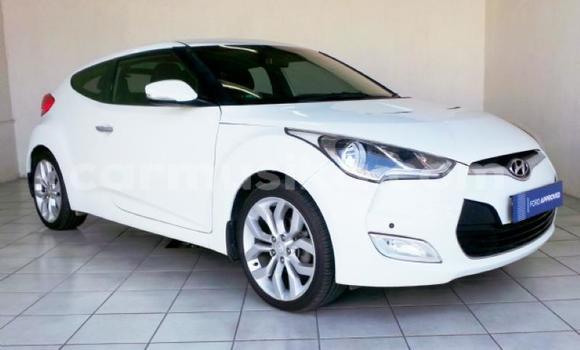 Buy Used Hyundai Veloster White Car in Beitbridge in Matabeleland South