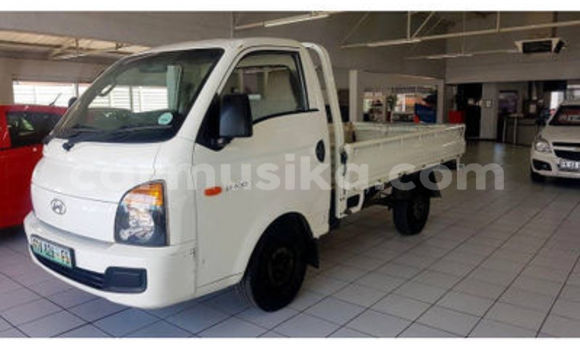 Nunua Ilio tumika Hyundai H1 Nyeupe Gari ndani ya Beitbridge nchini Matabeleland Kusini Nunua Ilio tumika Hyundai H1 Nyeupe Gari ndani ya Beitbridge nchini Matabeleland Kusini