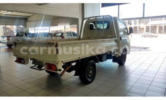 Nunua Ilio tumika Hyundai H1 Nyeupe Gari ndani ya Beitbridge nchini Matabeleland Kusini Nunua Ilio tumika Hyundai H1 Nyeupe Gari ndani ya Beitbridge nchini Matabeleland Kusini