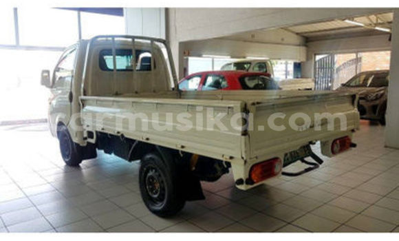 Nunua Ilio tumika Hyundai H1 Nyeupe Gari ndani ya Beitbridge nchini Matabeleland Kusini Nunua Ilio tumika Hyundai H1 Nyeupe Gari ndani ya Beitbridge nchini Matabeleland Kusini