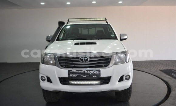 Buy Used Toyota Hilux White Car in Beitbridge in Matabeleland South Buy Used Toyota Hilux White Car in Beitbridge in Matabeleland South