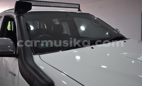 Buy Used Toyota Hilux White Car in Beitbridge in Matabeleland South Buy Used Toyota Hilux White Car in Beitbridge in Matabeleland South