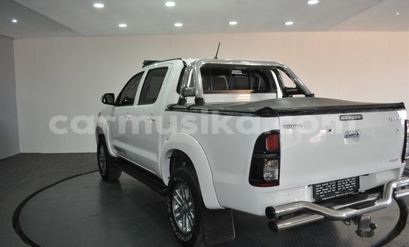 Buy Used Toyota Hilux White Car in Beitbridge in Matabeleland South Buy Used Toyota Hilux White Car in Beitbridge in Matabeleland South