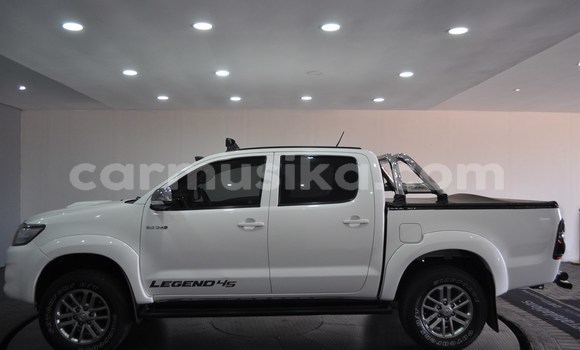 Buy Used Toyota Hilux White Car in Beitbridge in Matabeleland South Buy Used Toyota Hilux White Car in Beitbridge in Matabeleland South