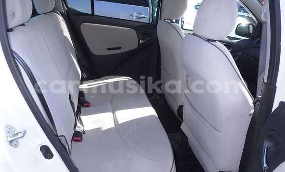 Nunua Ilio tumika Toyota Vitz Nyeupe Gari ndani ya Beitbridge nchini Matabeleland Kusini Nunua Ilio tumika Toyota Vitz Nyeupe Gari ndani ya Beitbridge nchini Matabeleland Kusini