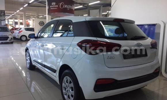 Acheter Occasion Voiture Hyundai i20 Blanc à Beitbridge, Matabeleland South Acheter Occasion Voiture Hyundai i20 Blanc à Beitbridge, Matabeleland South