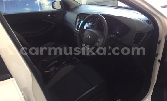 Acheter Occasion Voiture Hyundai i20 Blanc à Beitbridge, Matabeleland South Acheter Occasion Voiture Hyundai i20 Blanc à Beitbridge, Matabeleland South