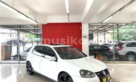 Buy Used Volkswagen Golf White Car in Beitbridge in Matabeleland South