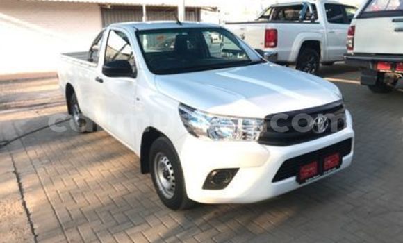 Buy Used Toyota Hilux White Car in Beitbridge in Matabeleland South Buy Used Toyota Hilux White Car in Beitbridge in Matabeleland South