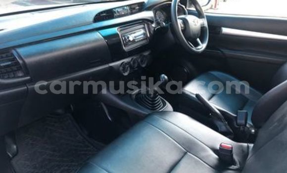 Buy Used Toyota Hilux White Car in Beitbridge in Matabeleland South Buy Used Toyota Hilux White Car in Beitbridge in Matabeleland South