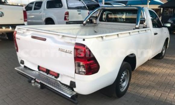 Buy Used Toyota Hilux White Car in Beitbridge in Matabeleland South Buy Used Toyota Hilux White Car in Beitbridge in Matabeleland South