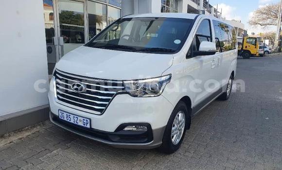 Nunua Ilio tumika Hyundai H1 Nyeupe Gari ndani ya Beitbridge nchini Matabeleland Kusini Nunua Ilio tumika Hyundai H1 Nyeupe Gari ndani ya Beitbridge nchini Matabeleland Kusini