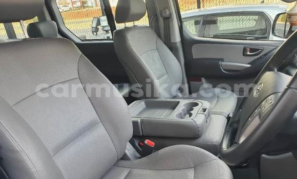 Nunua Ilio tumika Hyundai H1 Nyeupe Gari ndani ya Beitbridge nchini Matabeleland Kusini Nunua Ilio tumika Hyundai H1 Nyeupe Gari ndani ya Beitbridge nchini Matabeleland Kusini