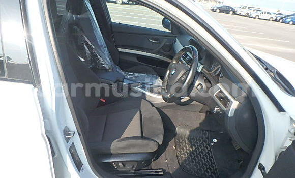 Nunua Ilio tumika BMW 3–Series Nyeupe Gari ndani ya Beitbridge nchini Matabeleland Kusini Nunua Ilio tumika BMW 3–Series Nyeupe Gari ndani ya Beitbridge nchini Matabeleland Kusini