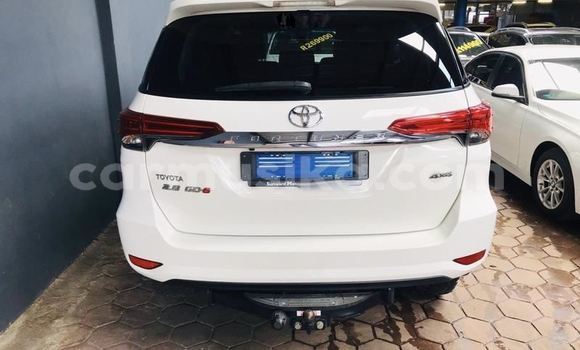 Buy Used Toyota Hilux White Car in Beitbridge in Matabeleland South Buy Used Toyota Hilux White Car in Beitbridge in Matabeleland South