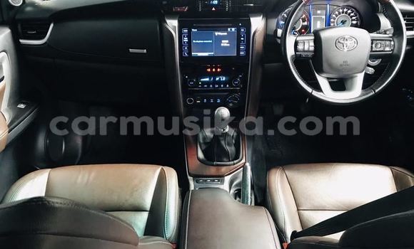 Buy Used Toyota Hilux White Car in Beitbridge in Matabeleland South Buy Used Toyota Hilux White Car in Beitbridge in Matabeleland South