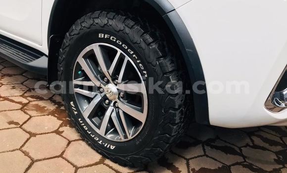 Buy Used Toyota Hilux White Car in Beitbridge in Matabeleland South Buy Used Toyota Hilux White Car in Beitbridge in Matabeleland South