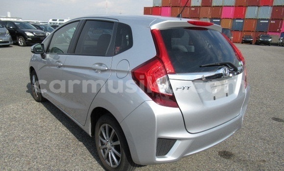 Buy Used Honda Fit Silver Car in Beitbridge in Matabeleland South Buy Used Honda Fit Silver Car in Beitbridge in Matabeleland South