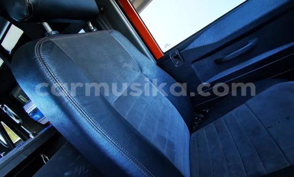 Nunua Ilio tumika Land Rover Defender Beige Gari ndani ya Beitbridge nchini Matabeleland Kusini Nunua Ilio tumika Land Rover Defender Beige Gari ndani ya Beitbridge nchini Matabeleland Kusini