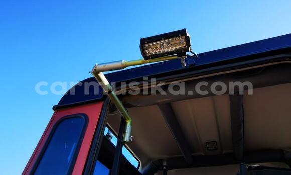 Nunua Ilio tumika Land Rover Defender Beige Gari ndani ya Beitbridge nchini Matabeleland Kusini Nunua Ilio tumika Land Rover Defender Beige Gari ndani ya Beitbridge nchini Matabeleland Kusini